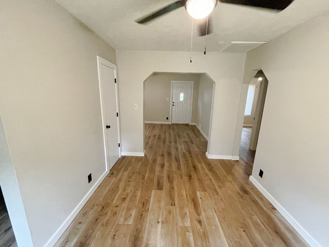 Building Photo - Great 2 bedroom house