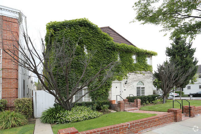 Building Photo - 156 S Reeves Dr