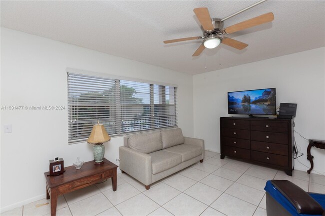 Foto del edificio - 13355 SW 9th Ct