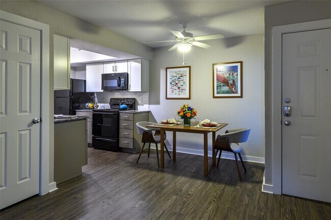 Foto del edificio - 8787 Hammerly Blvd