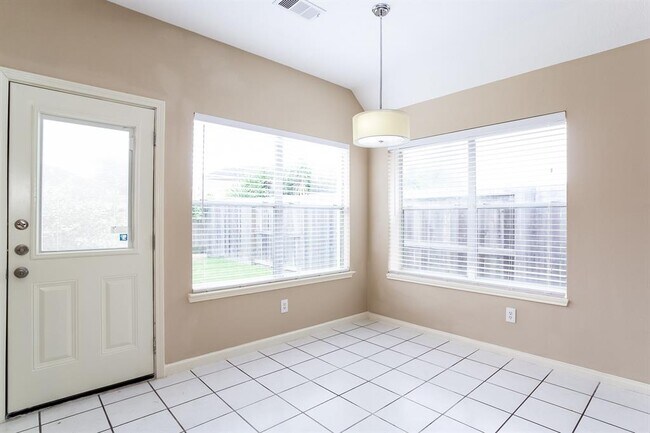 Building Photo - 5518 Atascocita Timbers N