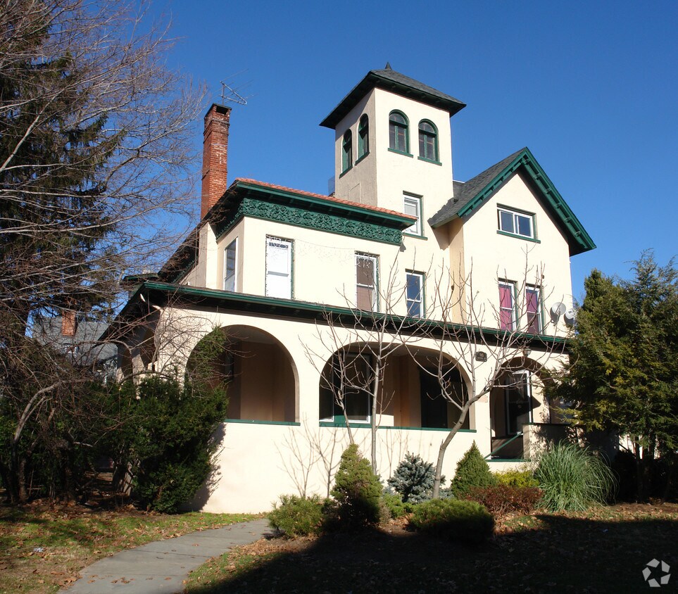Foto del edificio - 745 Watchung Ave
