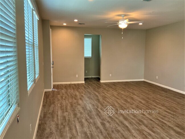 Foto del edificio - 5048 N 189th Glen