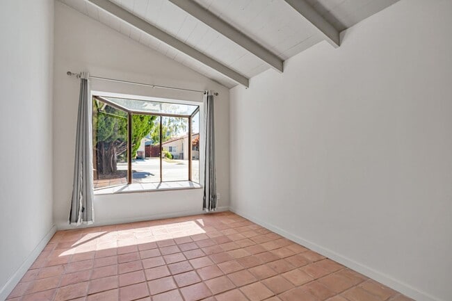 Building Photo - Hainline Road 143-145