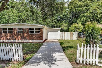 Building Photo - 4407 Melvin Cir E