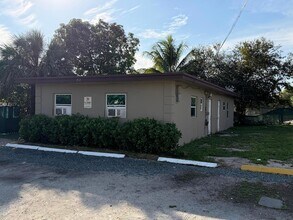Building Photo - 911 NW 12th Ave