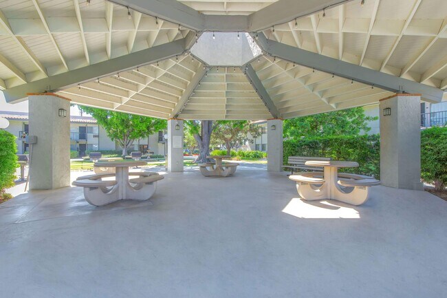 Foto del edificio - Arbor Court Apartment Homes