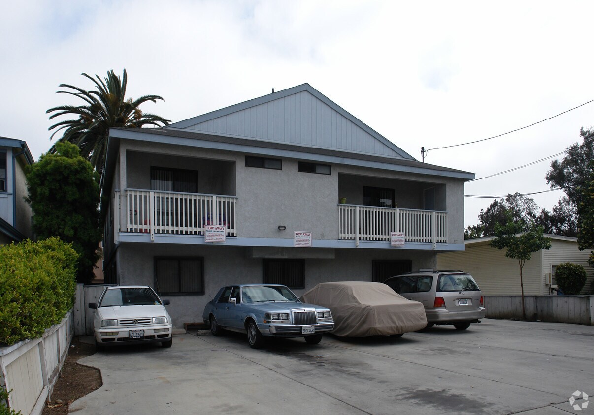 Building Photo - 2644 Hornblend St