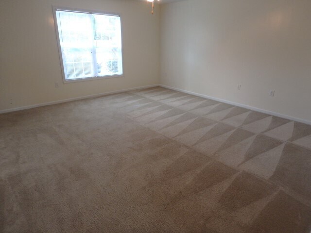 Building Photo - 103 Wolf Creek Ln