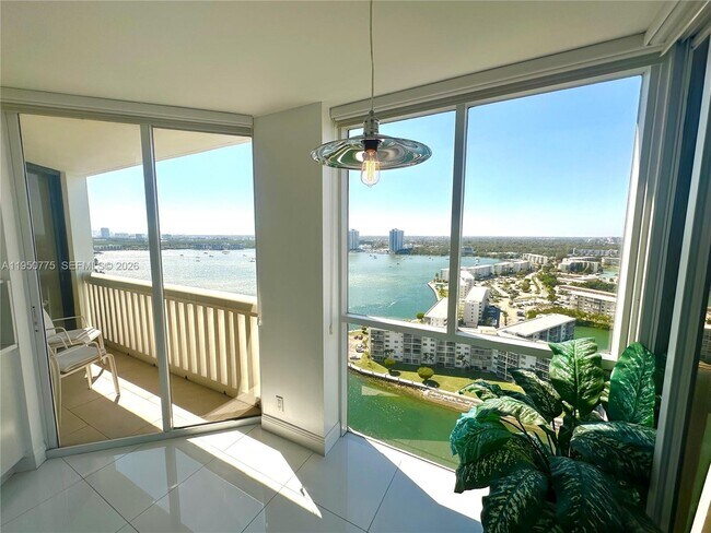 Foto del edificio - 1000 W Island Blvd