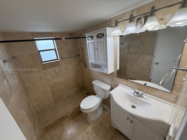 Foto del edificio - 1325 W 68th St