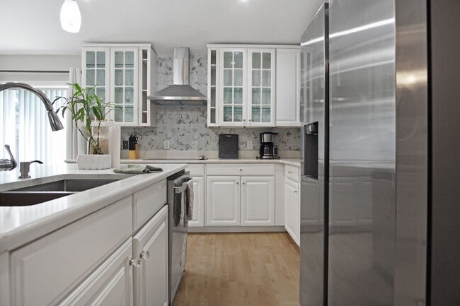 Foto del edificio - 4 Bedroom Home Now Available