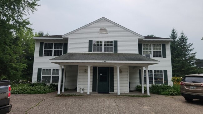 Building Photo - 433 Clinton Ct
