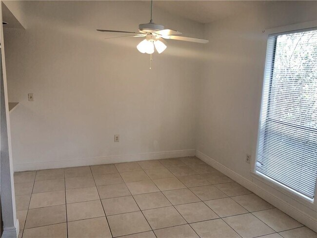 Foto del edificio - 651 Trinidad Ct