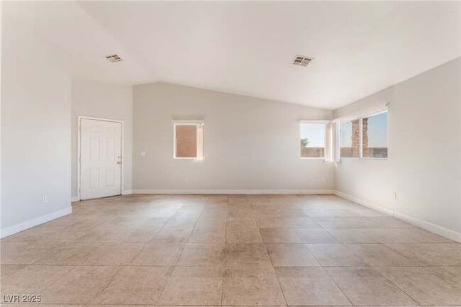 Foto del edificio - 2111 Hollow Oak Ave