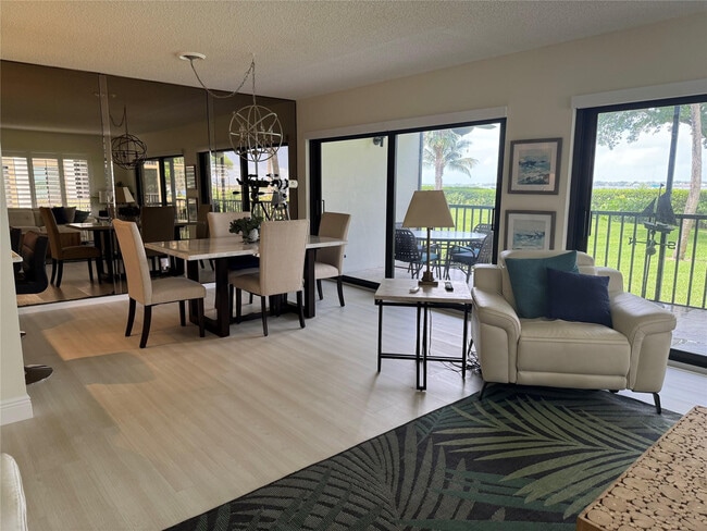 Building Photo - 218 NE Edgewater Dr