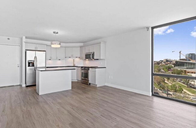 Building Photo - 833 Elati St