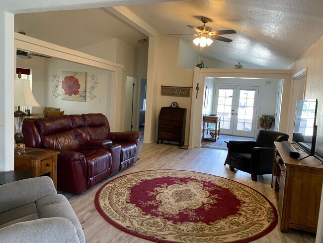Building Photo - VACATION RENTAL-2 bedroom/2 bath