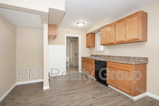 Foto del edificio - 645 Babbitt Rd