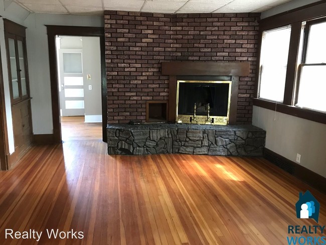 Building Photo - 3 br, 2 bath Apartment - 438 B 438 B - 438 B