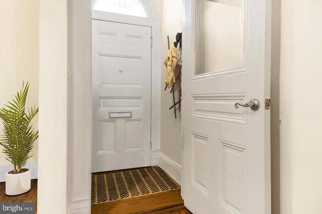 Foto del edificio - 1330 35th St NW