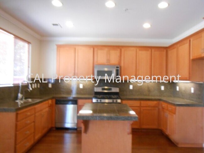 Foto del edificio - 3 Bedroom with loft near Alvarez High School