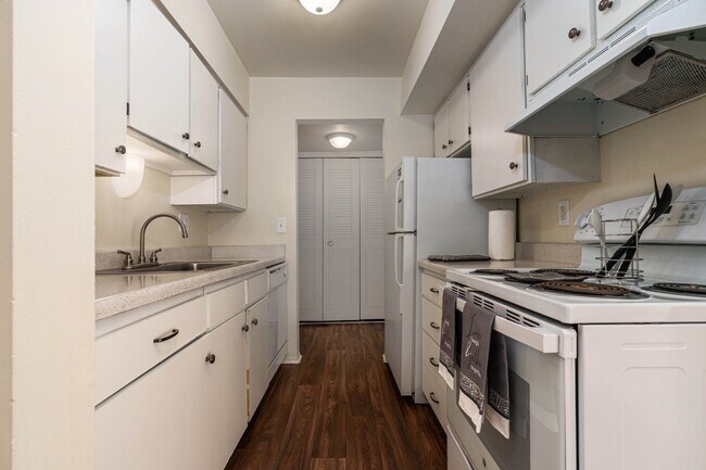 Cocina acogedora en Drawbridge Apartments East en Harrison Township, MI - Drawbridge Apartments East