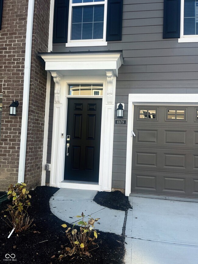 Foto del edificio - 6979 Adalene Ln