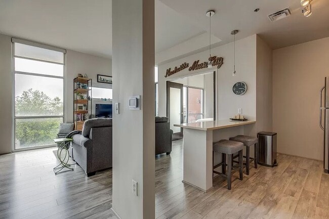 1 Bed/1 Bath Condo at 5th and Main, Assigned Parking, Washer/Dryer/Covered Balcony - 1 Bed/1 Bath Condo at 5th and Main, Assigned Parking, Washer/Dryer/Covered Balcony