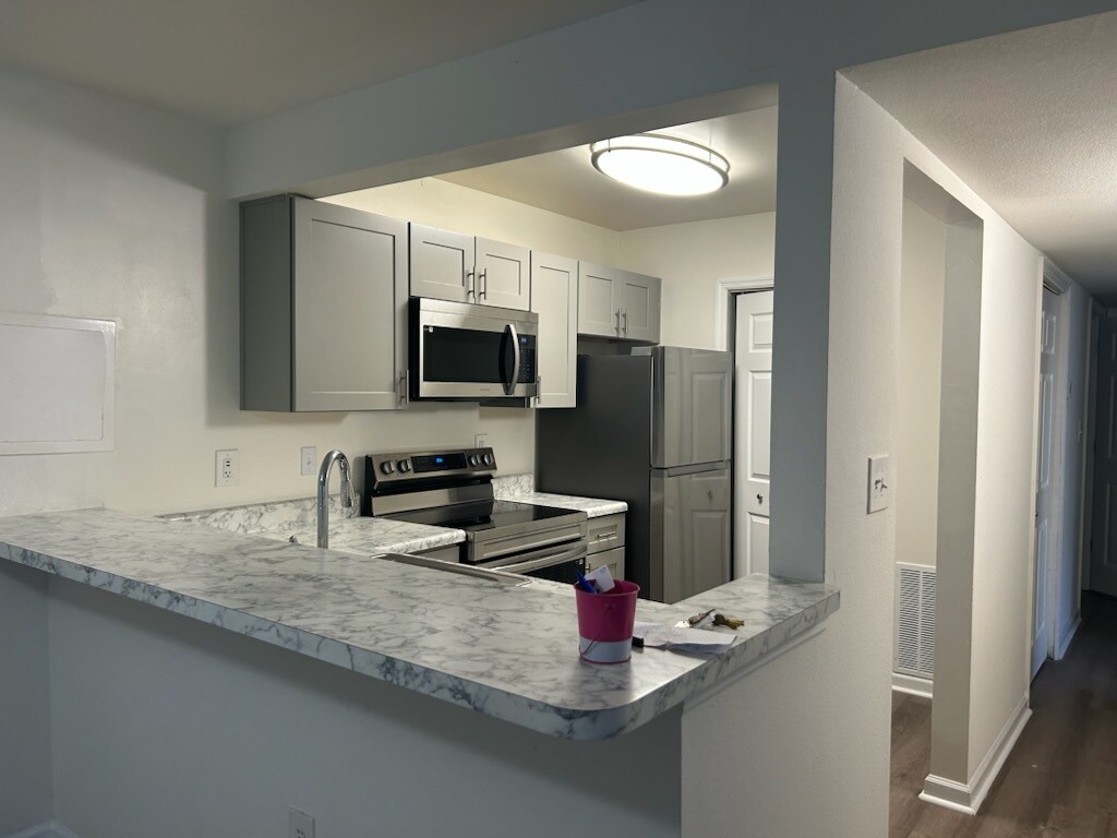 Primary Photo - 1087 Fords Pointe Cir