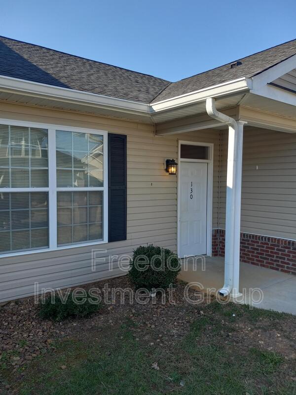 130 Stonegate Cir, Loudon, TN 37774 Townhome Rentals in Loudon TN