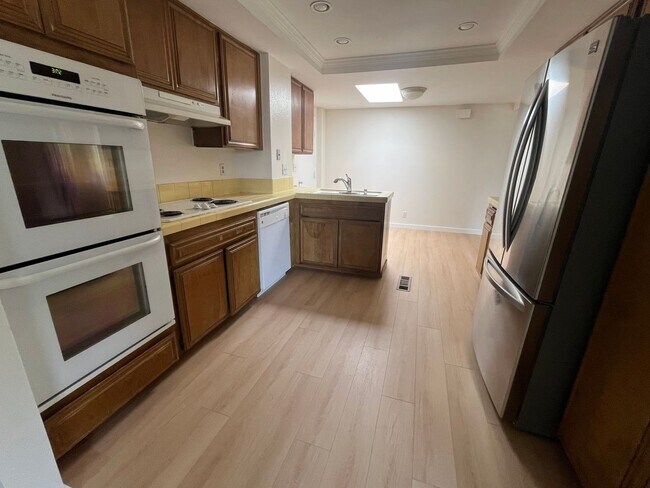 Building Photo - Move in concession- $1000 off!!!! Must See...