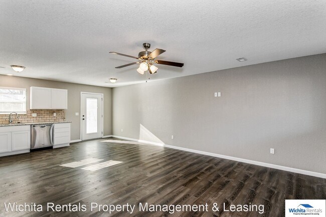 Building Photo - 2 br, 2 bath House - 3723 E. Funston