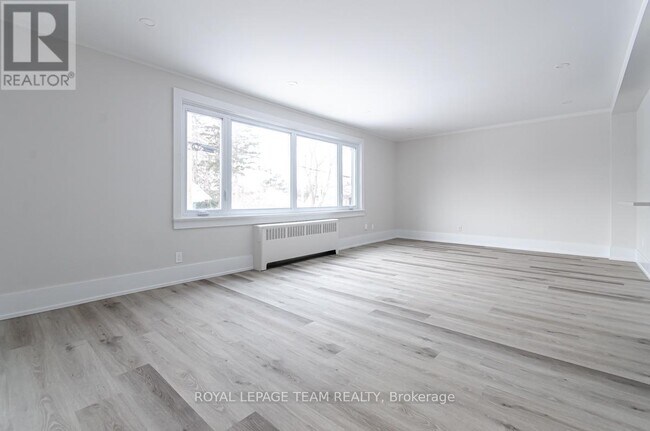 Photo du bâtiment - 579 Tweedsmuir Ave