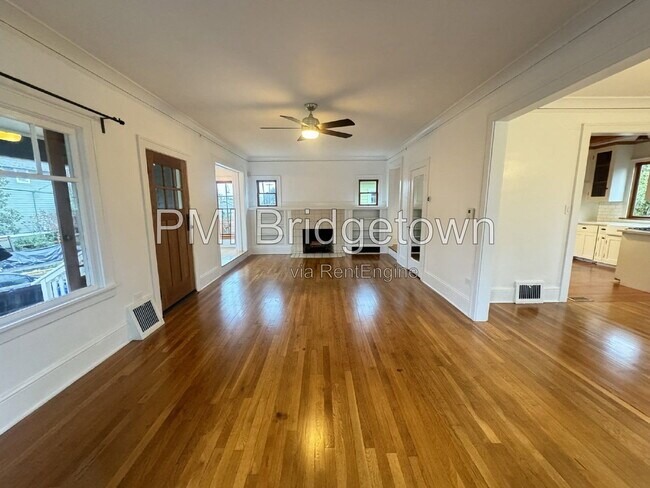 Building Photo - 4733 SE Yamhill St