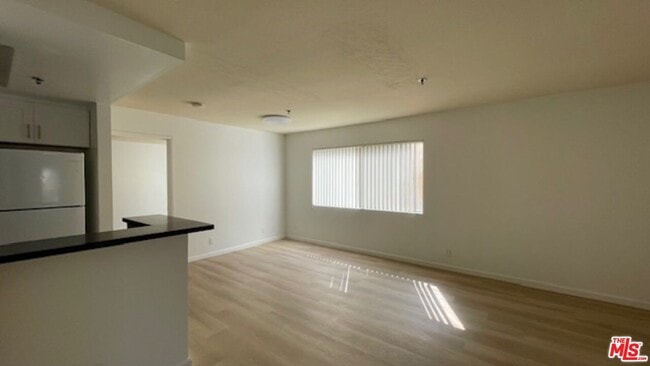 Building Photo - 420 S Harvard Blvd