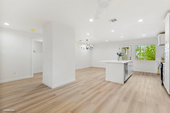Building Photo - 381 Perryman St