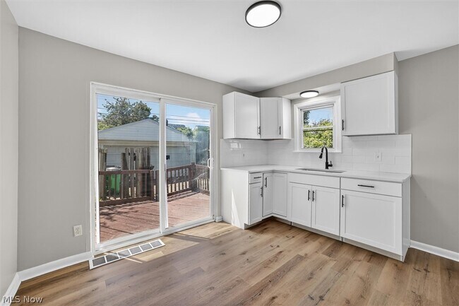 Foto del edificio - 13776 Shady Oak Blvd