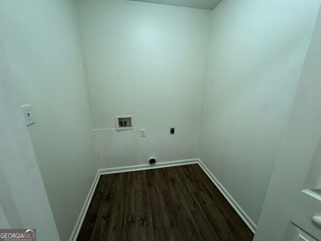 Foto del edificio - 1403 Claxton Dairy Rd