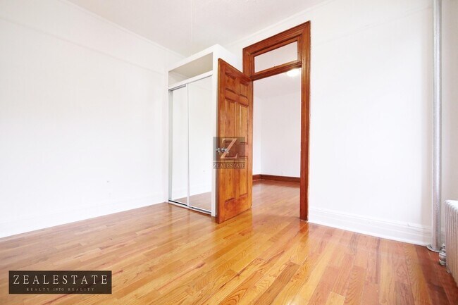 Building Photo - 204 Ellery St