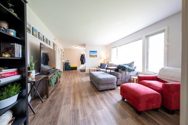 Foto del edificio - 7238 Knox Ave S