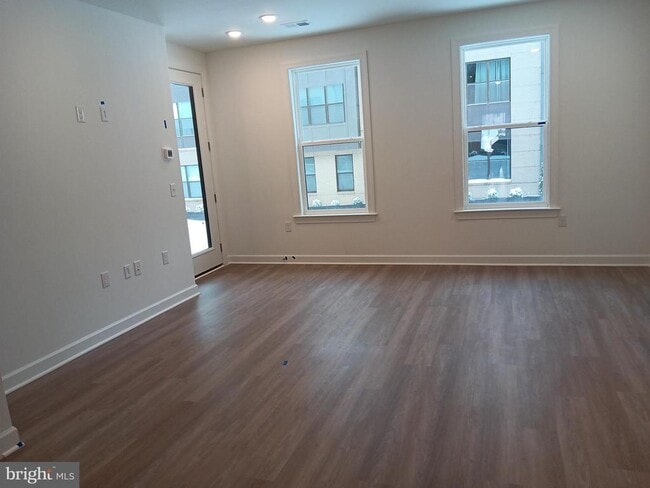 Building Photo - 4951 Longmire Wy