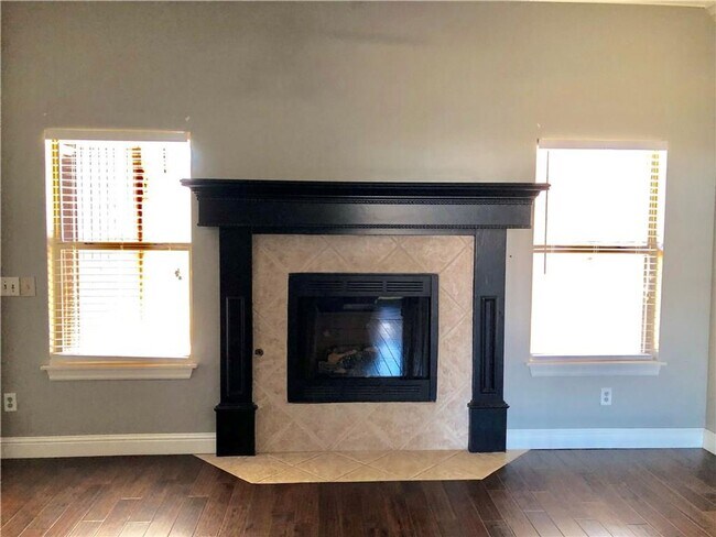Building Photo - For Lease - Comfortable and Convenient Living