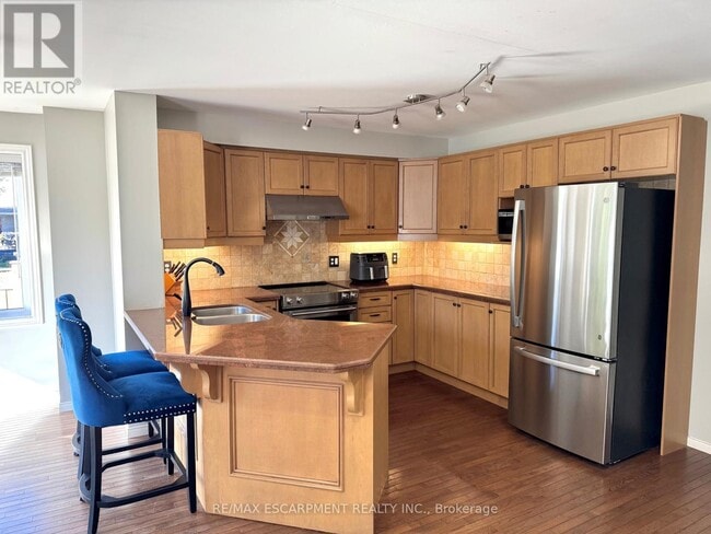 Building Photo - 122 Foxborough Dr