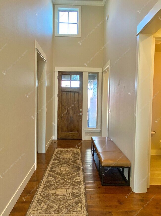 Building Photo - Luxury Single-Level 3BR - 3.5BA Living in Tetherow