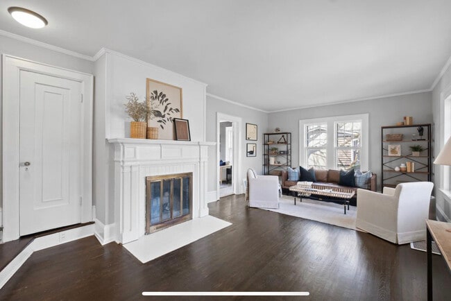 Living room - 3312 Windsor Ct