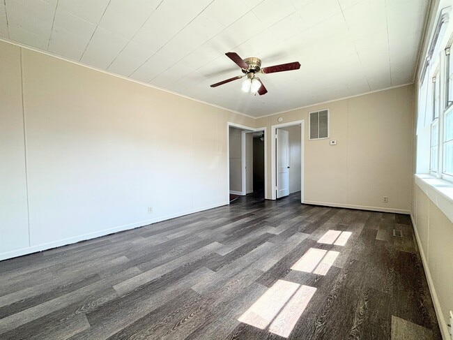 Building Photo - 514 Eshelman St