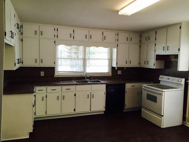 Foto del edificio - 665 Smyrna Rd SW