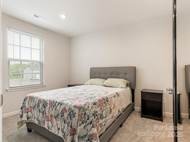 Building Photo - 1409 May Apple Dr