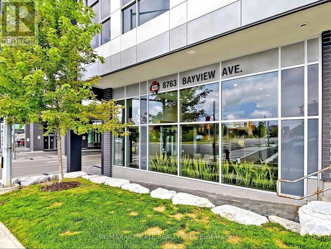 Photo du bâtiment - 8763 Bayview Ave